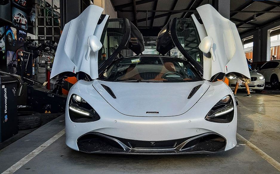 Khoảnh khắc McLaren 720S Launch Edition đầu tiên tại Việt Nam vi vu trên phố a2
