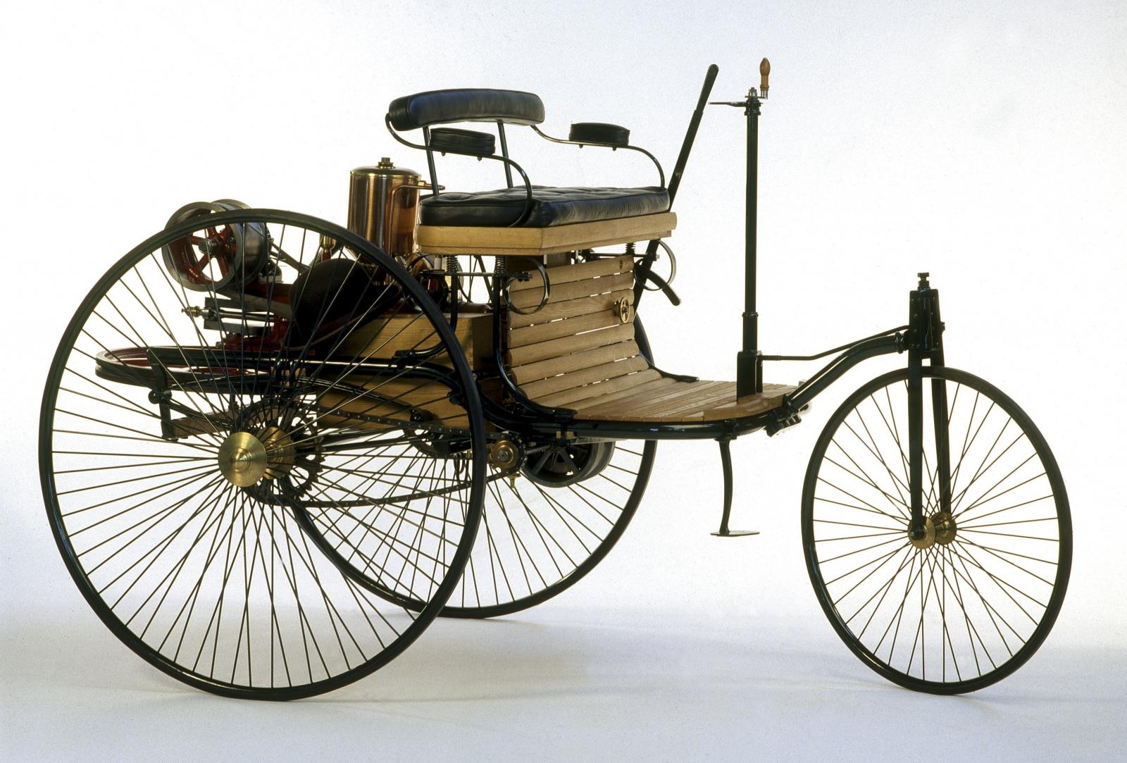 Giá bán xe Benz Patent Motorwagen lúc ra mắt khoảng 150 USD (~ hơn 4.000 USD bây giờ).