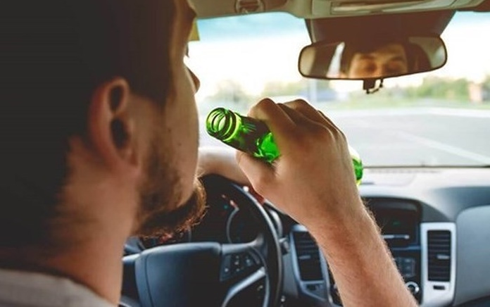 Không uống rượu, bia khi lái xe để đảm bảo an toàn.