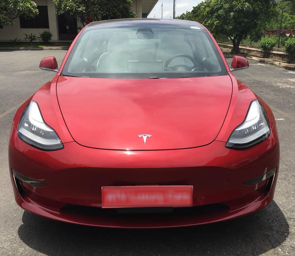 “Hàng nóng” Tesla Model 3 thứ 2 cập bến Việt Nam với ngoại thất đỏ rực a1