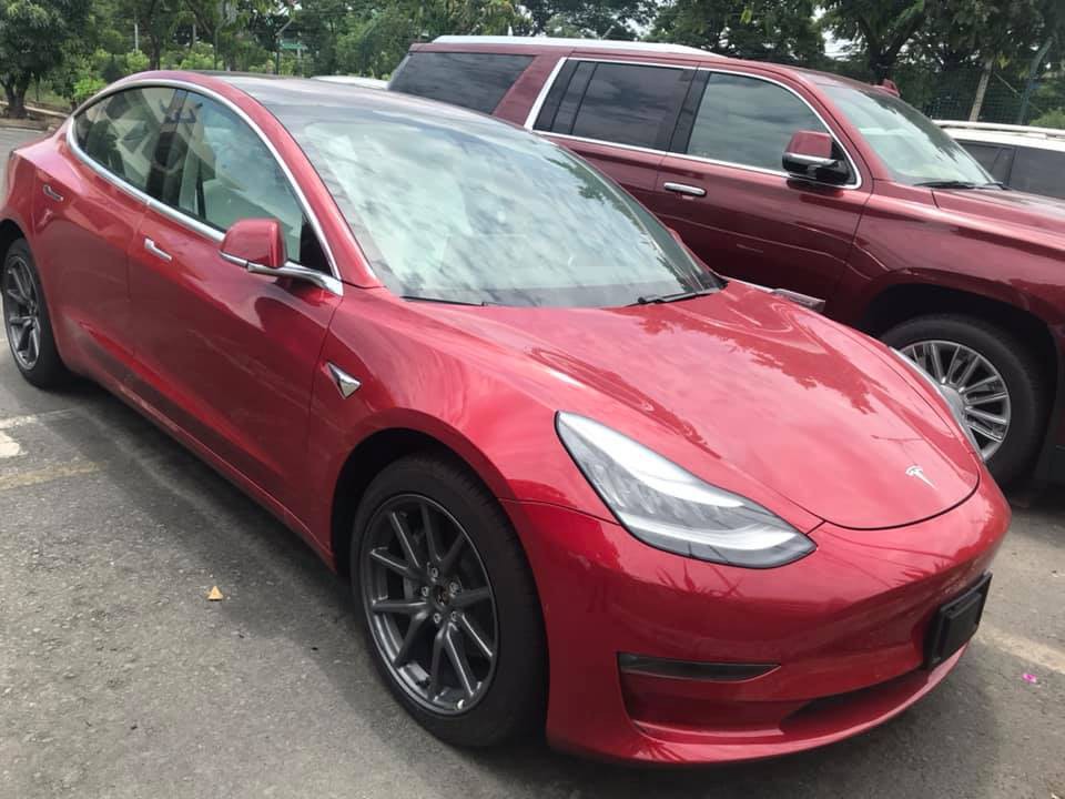 “Hàng nóng” Tesla Model 3 thứ 2 cập bến Việt Nam với ngoại thất đỏ rực a3