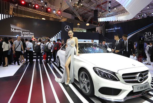 Mercedes-Benz triệu hồi xe sang E-Class và C-Class lắp ráp vì lỗi trợ lực lái...