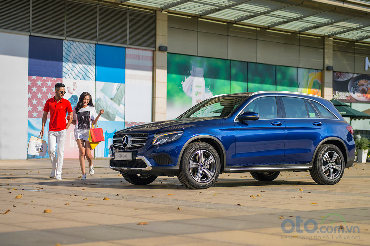 Mercedes-Benz GLC đón chào dấu mốc chiếc xe thứ 8.000 tới tay khách hàng.