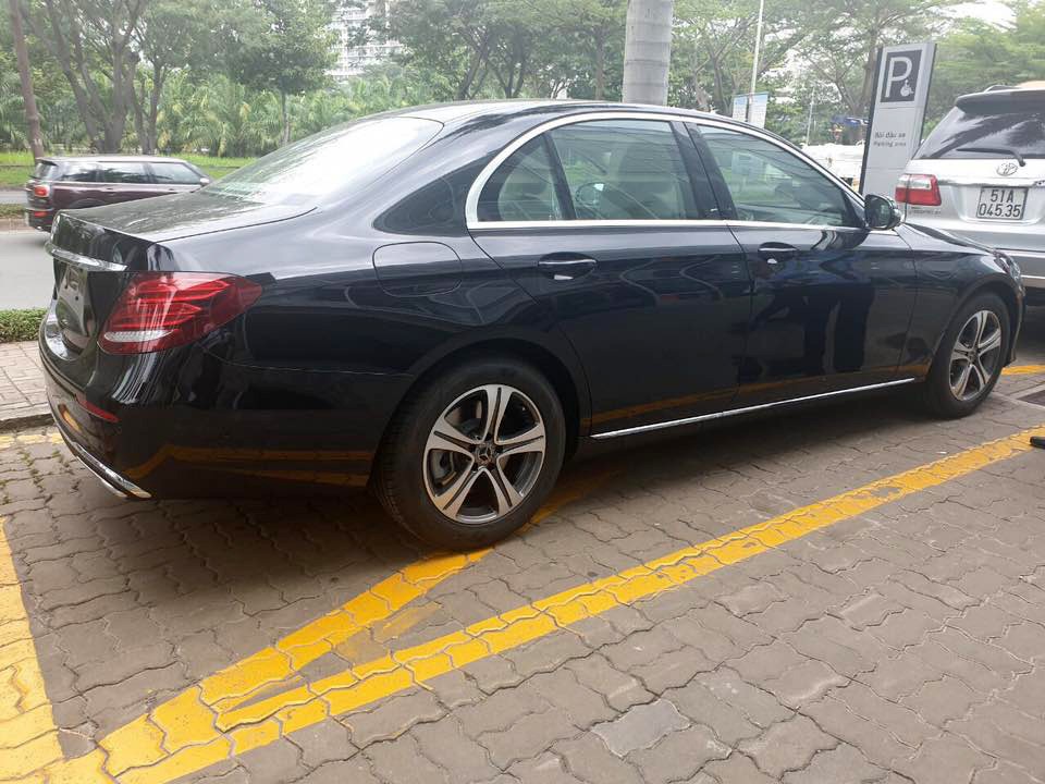 Lộ ảnh Mercedes-Benz E350 2019 chuẩn bị ra mắt vào tuần sau 1a