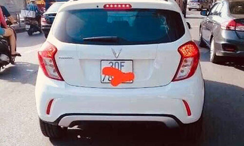 Người dùng chê cản sau sơn đen của VinFast Fadil đã sơn thành màu trắng 2a