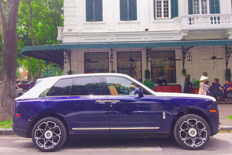 Bộ đôi Rolls-Royce Cullinan gần 100 tỷ xuất hiện trên phố thủ đô gây choáng ngợp 8a