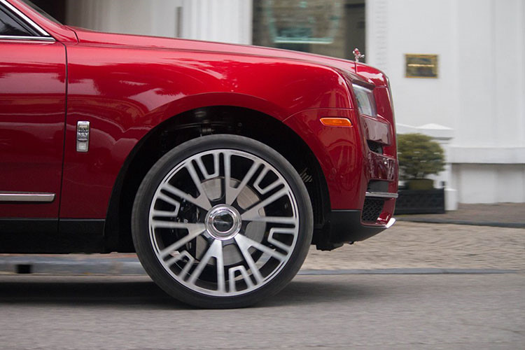 Bộ đôi Rolls-Royce Cullinan gần 100 tỷ xuất hiện trên phố thủ đô gây choáng ngợp 6a