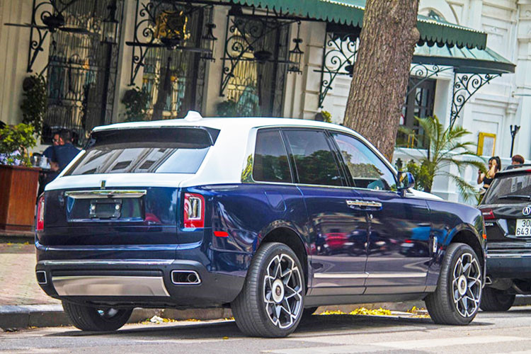 Bộ đôi Rolls-Royce Cullinan gần 100 tỷ xuất hiện trên phố thủ đô gây choáng ngợp 7a