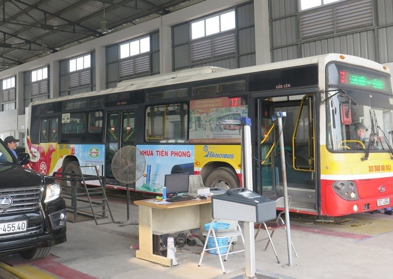 Xe bus, xe khách dán chằng chịt quảng cáo sẽ bị phạt 2a