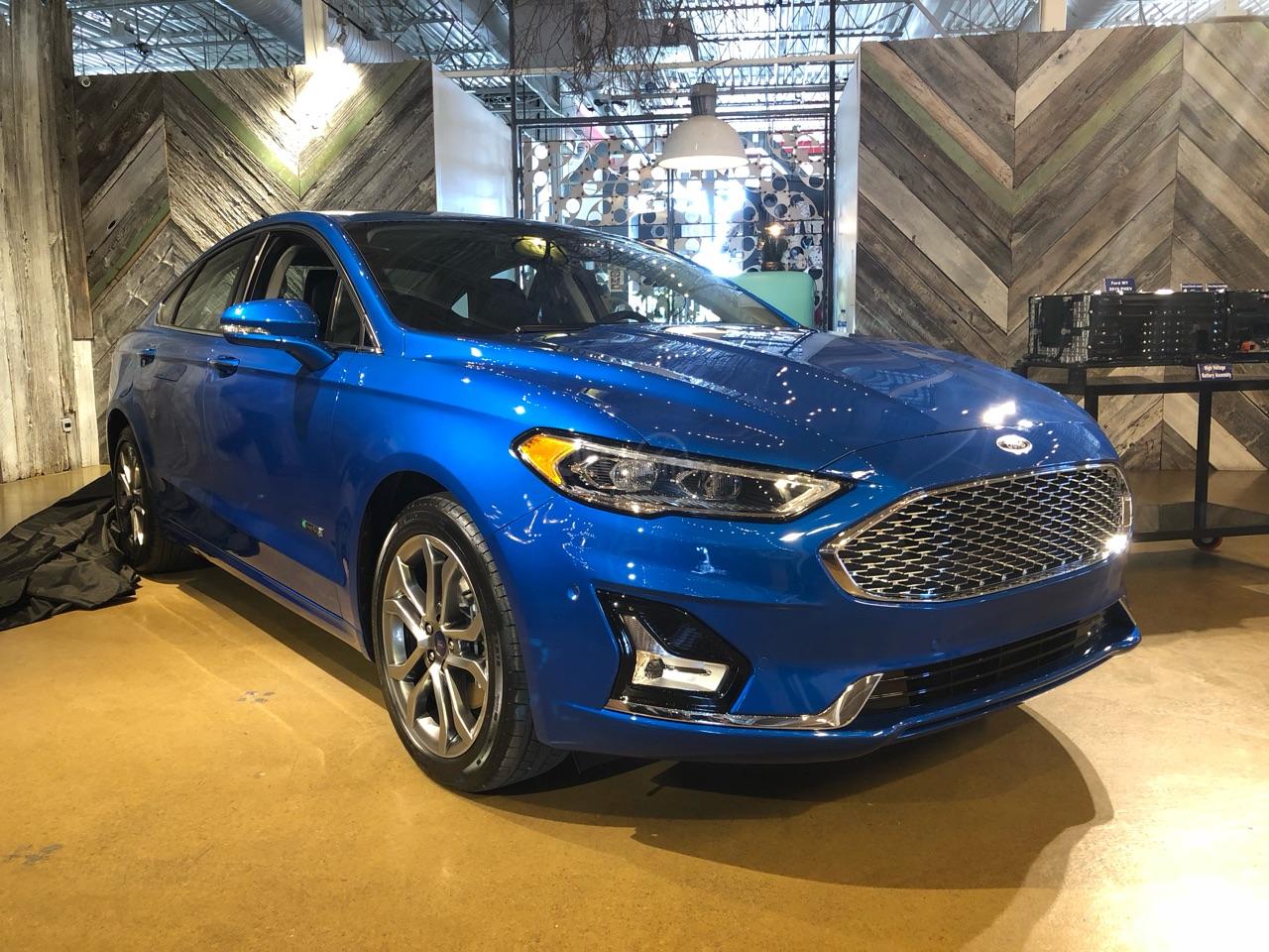 Ưu nhược điểm xe Ford Fusion 2019 - Nhanh nhẹn và chuẩn xác