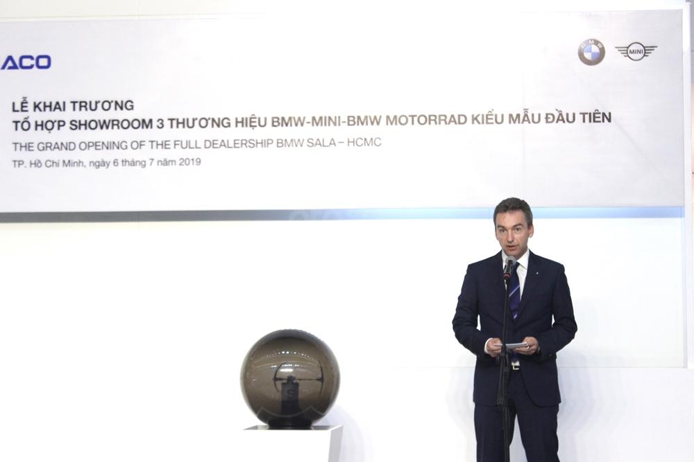 Christopher Wehner, Giám đốc điều hành BMW Châu Á chia sẻ tại lễ khai trương tổ hợp showroom Christopher Wehner, Giám đốc điều hành BMW Châu Á