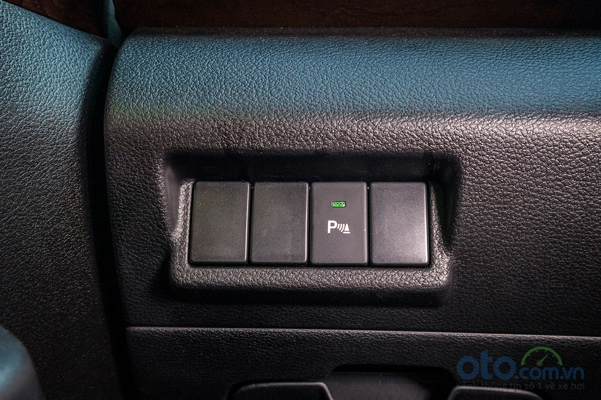 Đánh giá xe Suzuki Ertiga 2019: Hệ thống cảm biến lùi.