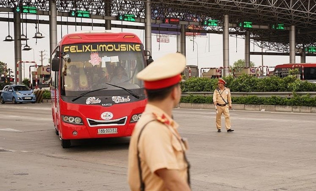 CSGT ra quân tổng kiểm tra mô tô, xe khách, xe tải trong vòng 1 tháng 1a