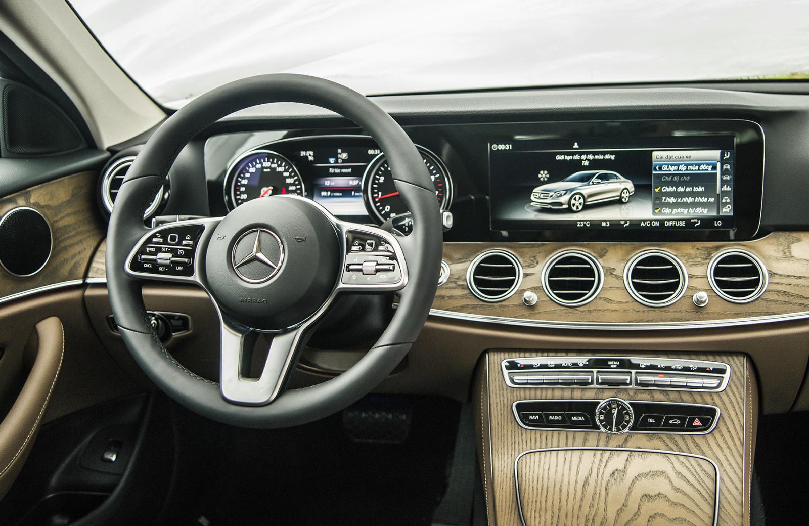 Một số hình ảnh của 3&nbsp; phiên bản&nbsp;Mercedes-Benz E-Class - Ảnh 3.