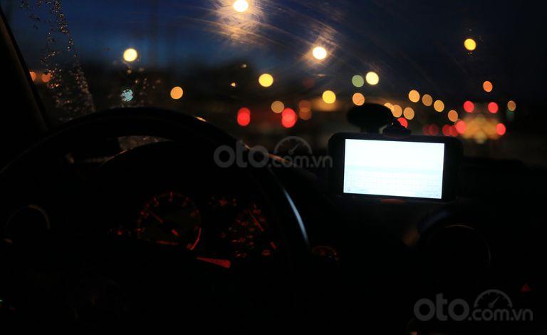 Những điều nên và không nên làm khi lái xe buổi tối 2