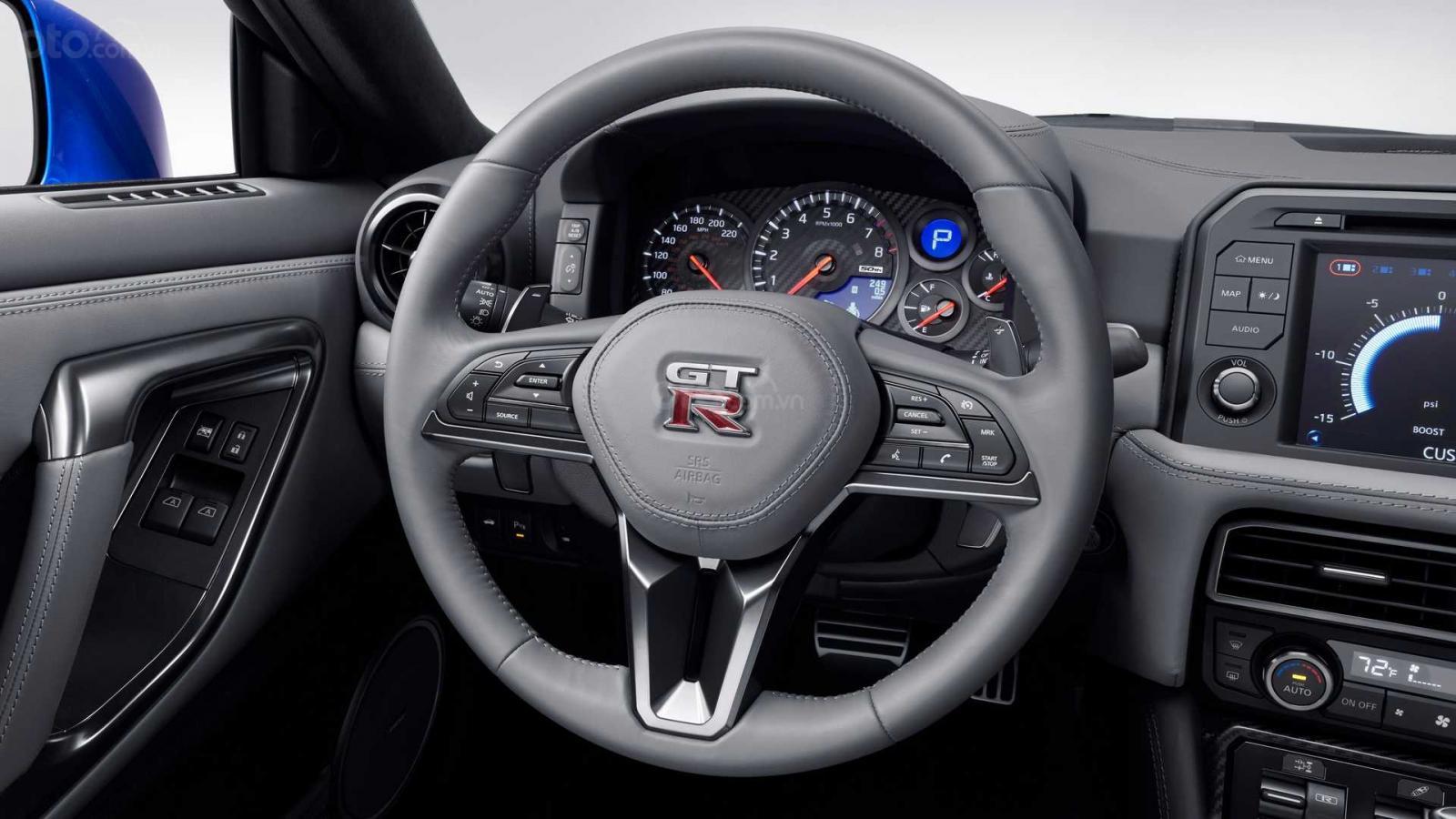 Nissan GT-R 2020 bản cao cấp với hiệu suất cao