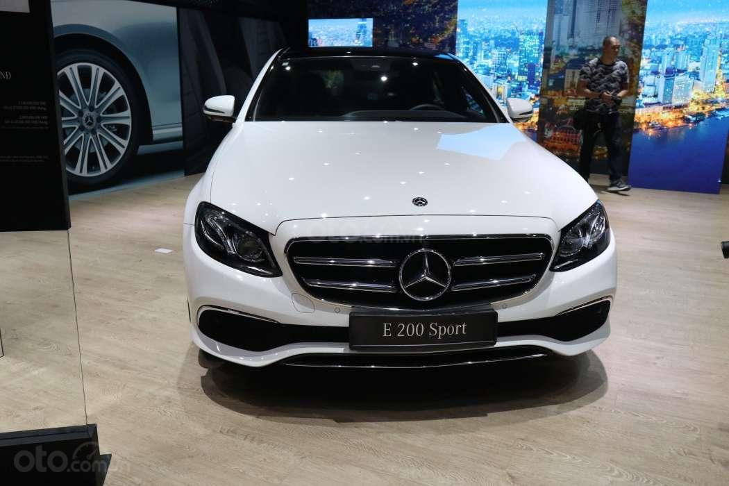 Một số hình ảnh của 3&nbsp; phiên bản&nbsp;Mercedes-Benz E-Class - Ảnh 4.