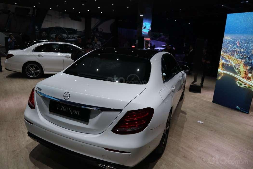 Một số hình ảnh của 3&nbsp; phiên bản&nbsp;Mercedes-Benz E-Class - Ảnh 5.