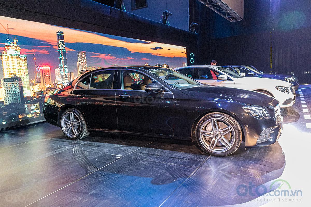 Những điểm nhấn đáng chú ý trên Mercedes-Benz E-Class 2019 vừa ra mắt khách Việt 4a