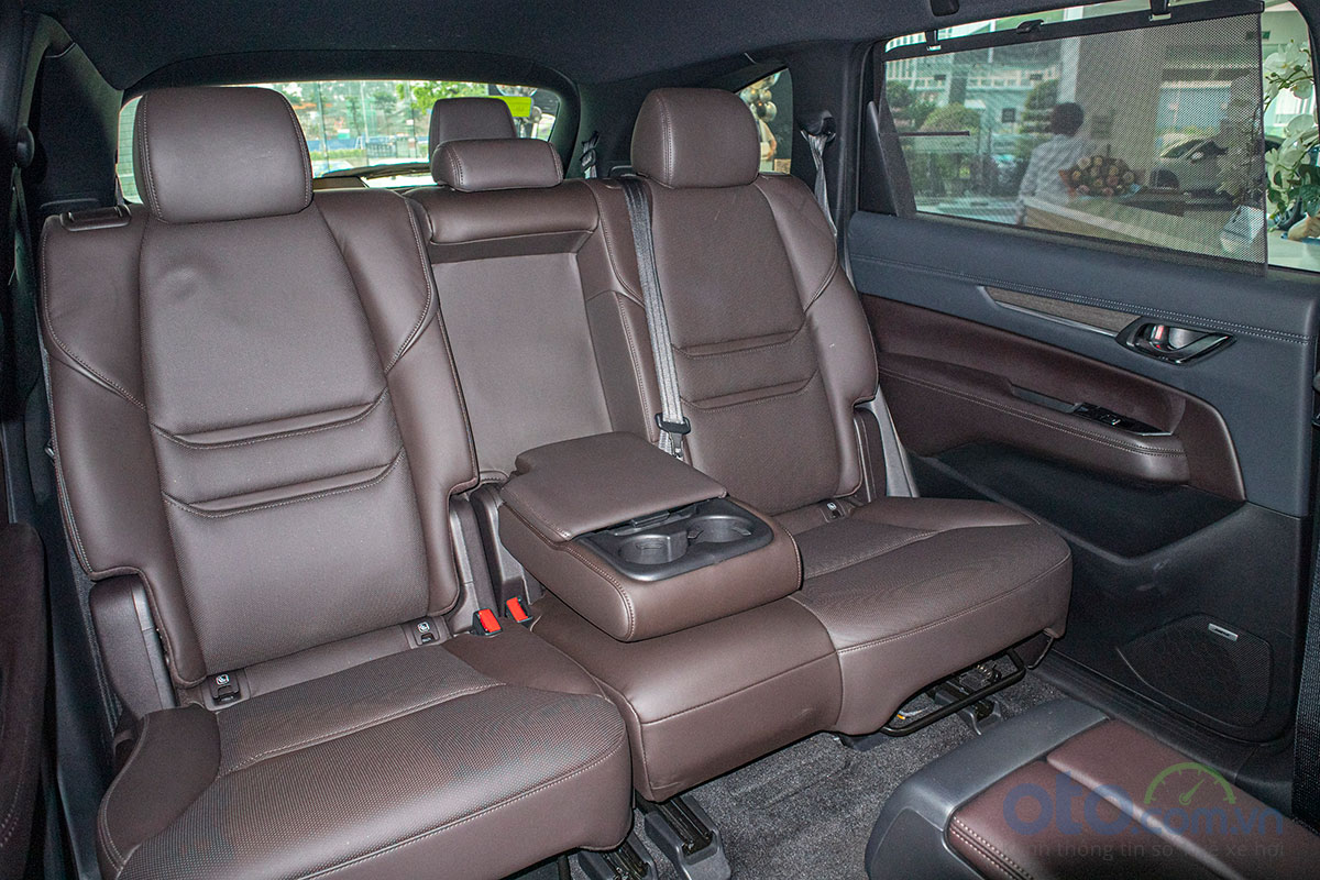 So sánh xe Mazda CX-8 2019 và Honda CR-V 2019 về ghế ngồi 8