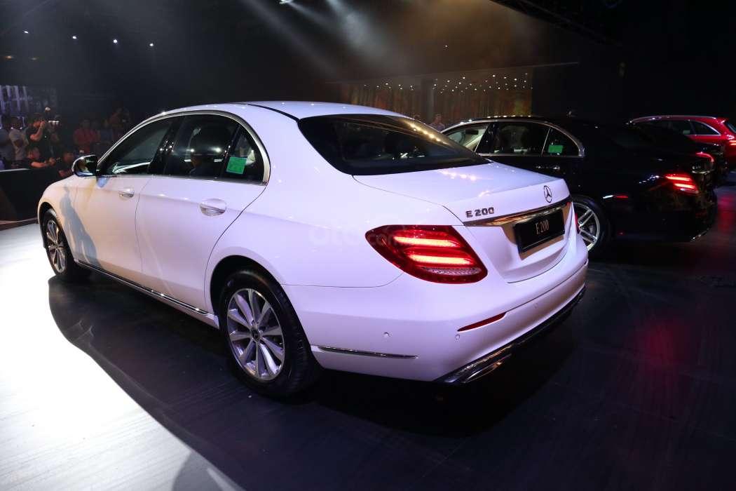 Một số hình ảnh của 3&nbsp; phiên bản&nbsp;Mercedes-Benz E-Class - Ảnh 2.