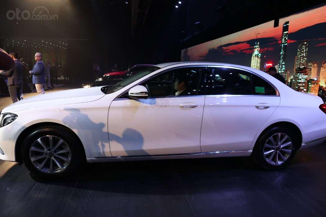 Một số hình ảnh của 3&nbsp; phiên bản&nbsp;Mercedes-Benz E-Class - Ảnh 1.