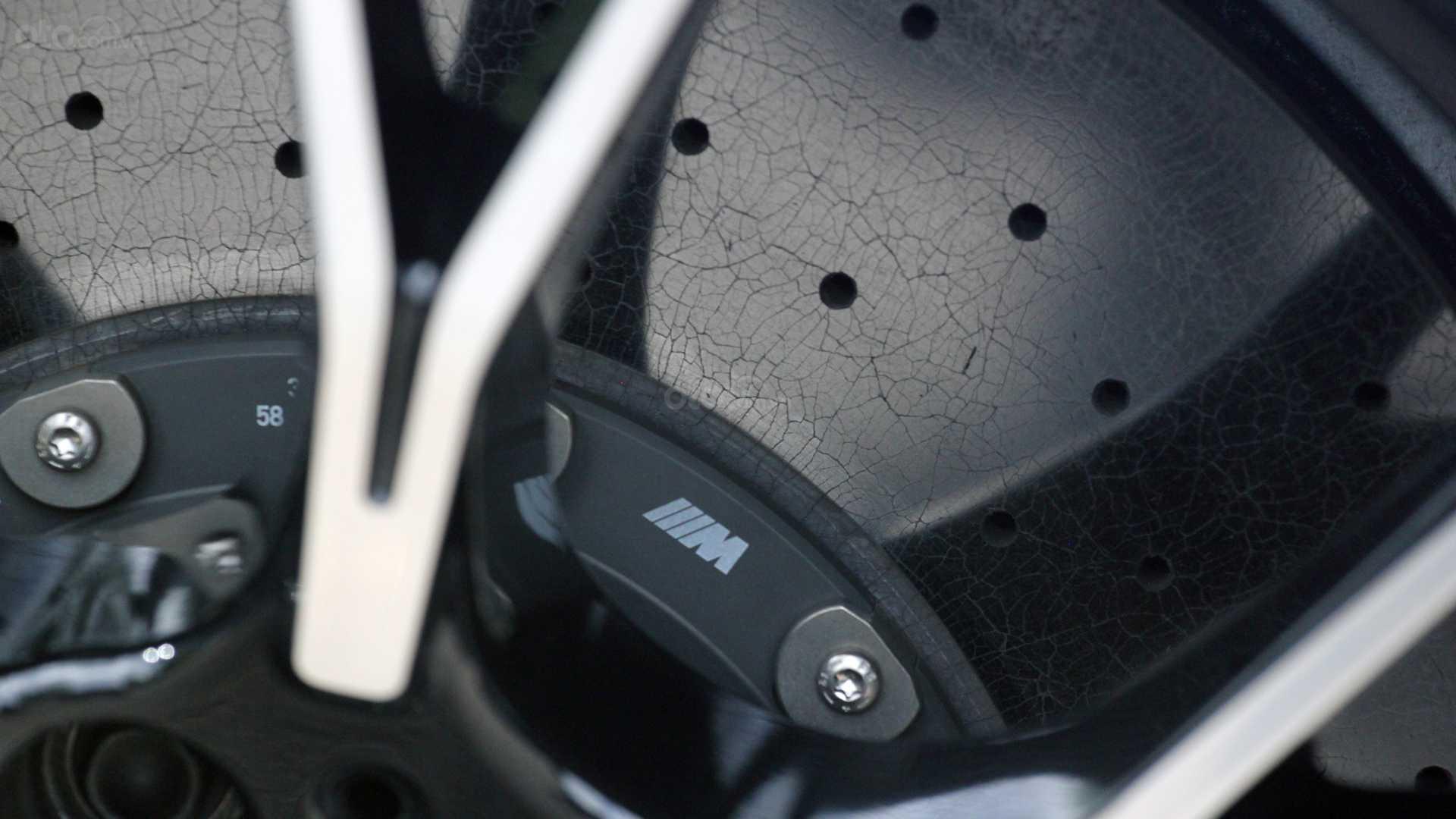 Nhược điểm của BMW M5 Competition 2019 - ảnh 1 Bánh xe của BMW M5 Competition 2019.