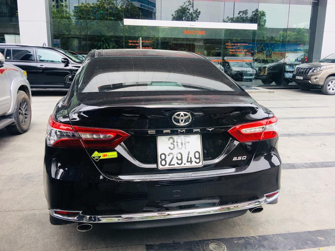 Toyota Camry 2019 đeo biển "đại hạn" vẫn có khách trả 1,35 tỷ đồng a3