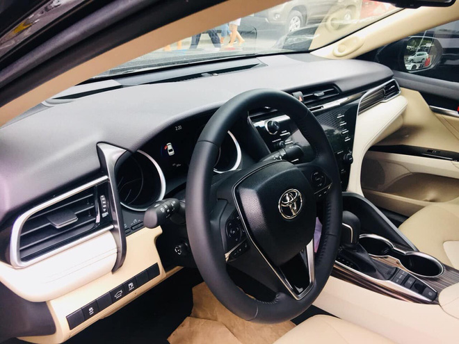 Toyota Camry 2019 đeo biển "đại hạn" vẫn có khách trả 1,35 tỷ đồng a4