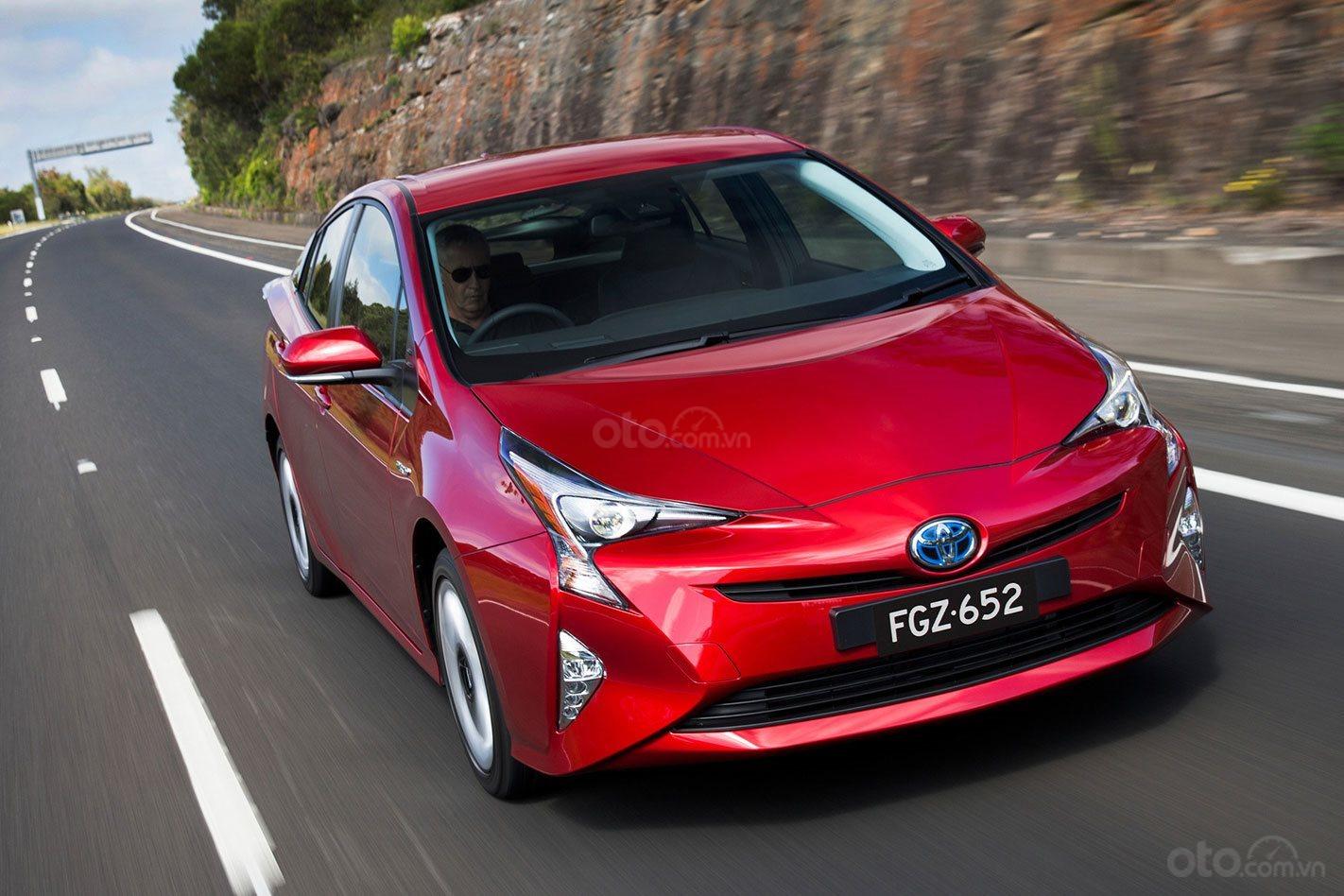 Top 8 mẫu xe thân thiện với môi trường - Toyota Prius