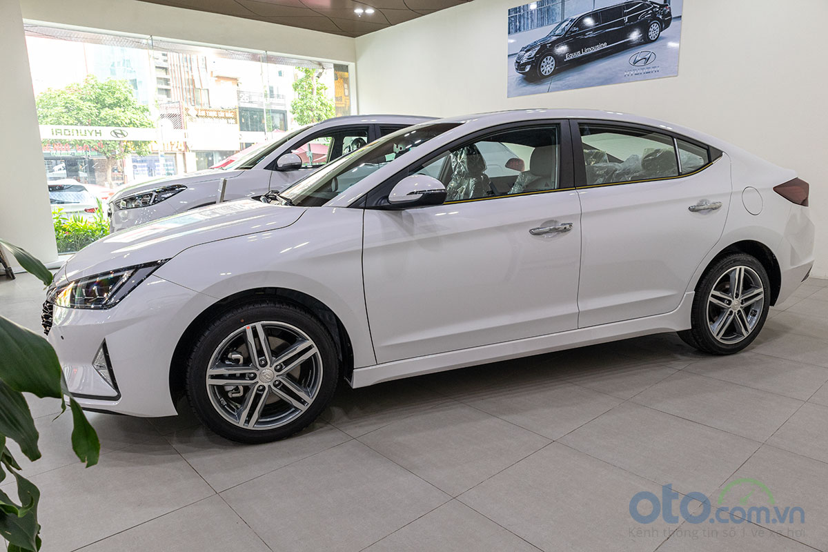 Đánh giá xe Hyundai Elantra 2019: Thân xe Đánh giá xe Hyundai Elantra 2019: Thân xe.