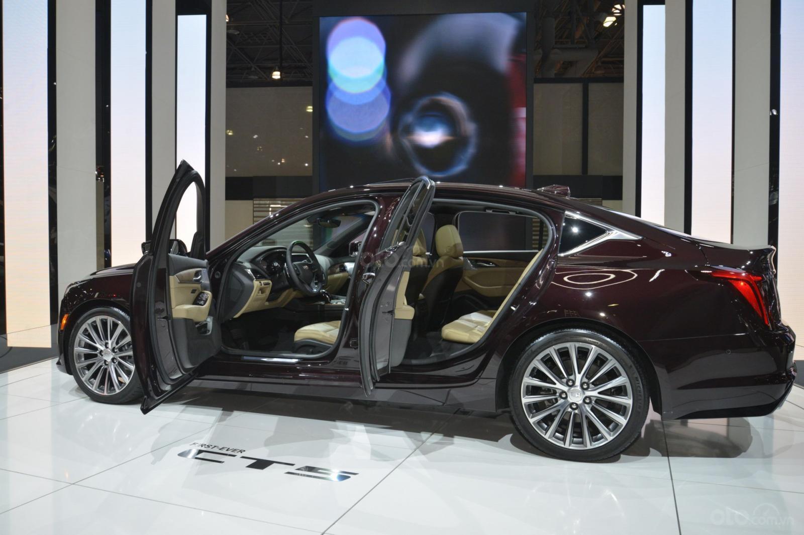 Cadillac CT5 2020 bản tối thượng vẫn cho là có giá phù hợp hơn với người dùng