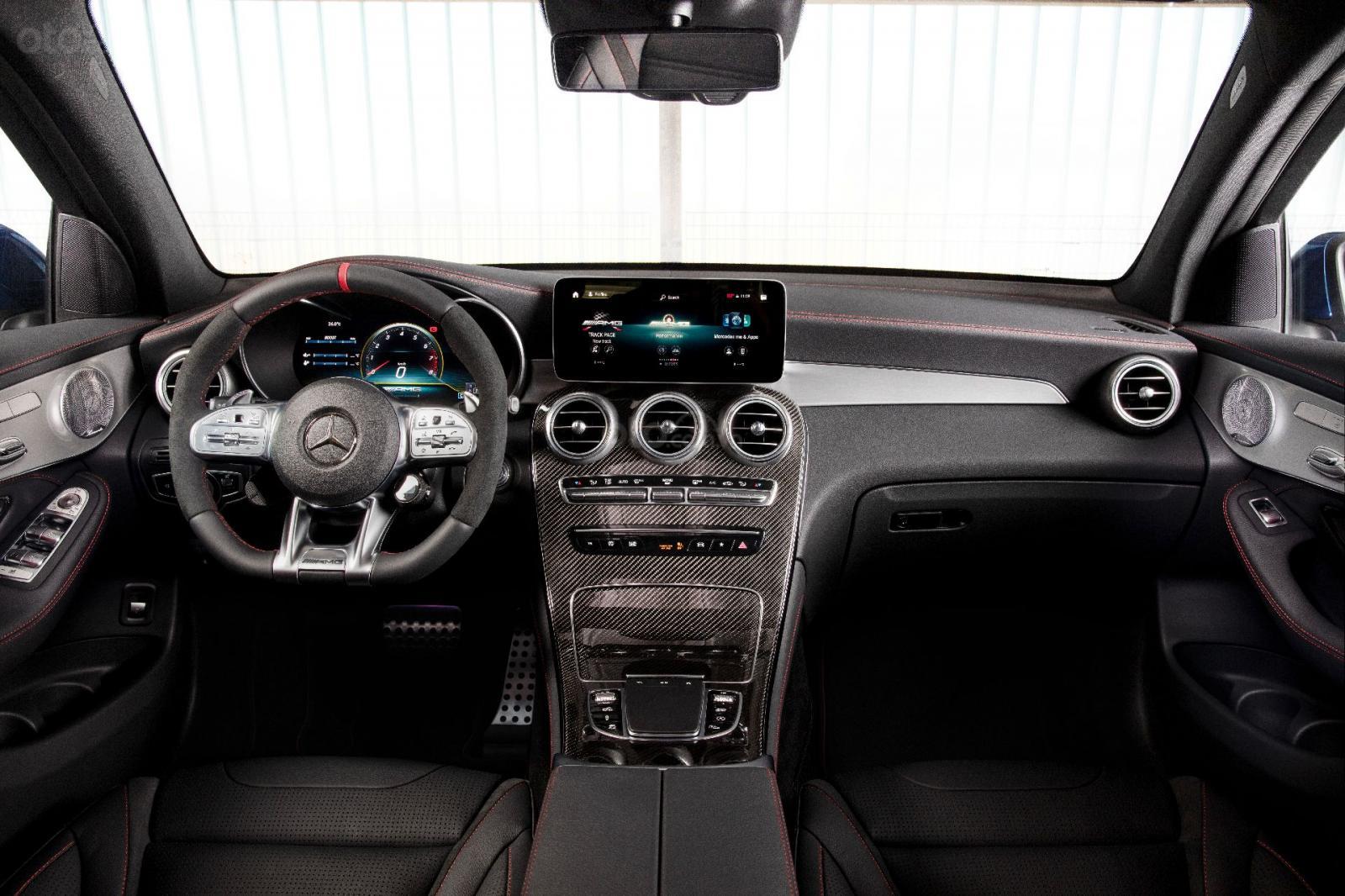 Mercedes-AMG GLC 43 4Matic 2020 trang trí nội thất mãn nhãn