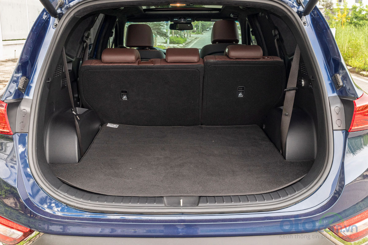 Đánh giá xe Hyundai Santa Fe 2019: Khoang hành lý khá bé khi dựng 3 hàng ghế