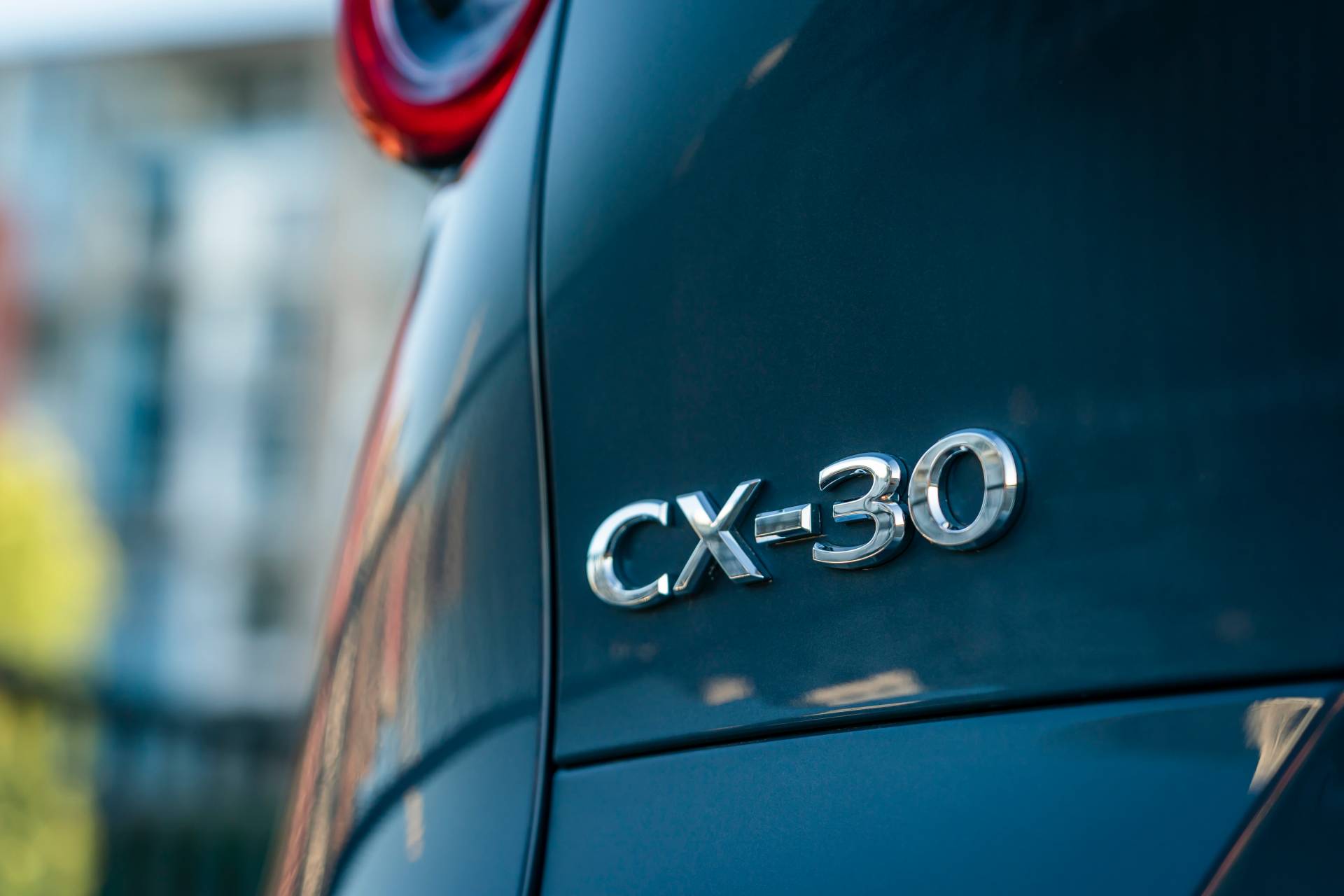 Logo xe Mazda CX-30 2020 đuôi xe.