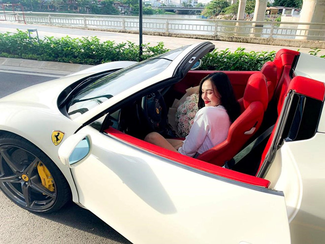 Chiếc Ferrari 458 Spider thứ 2 về Việt Nam, chủ xe là một hot girl Sài thành a1