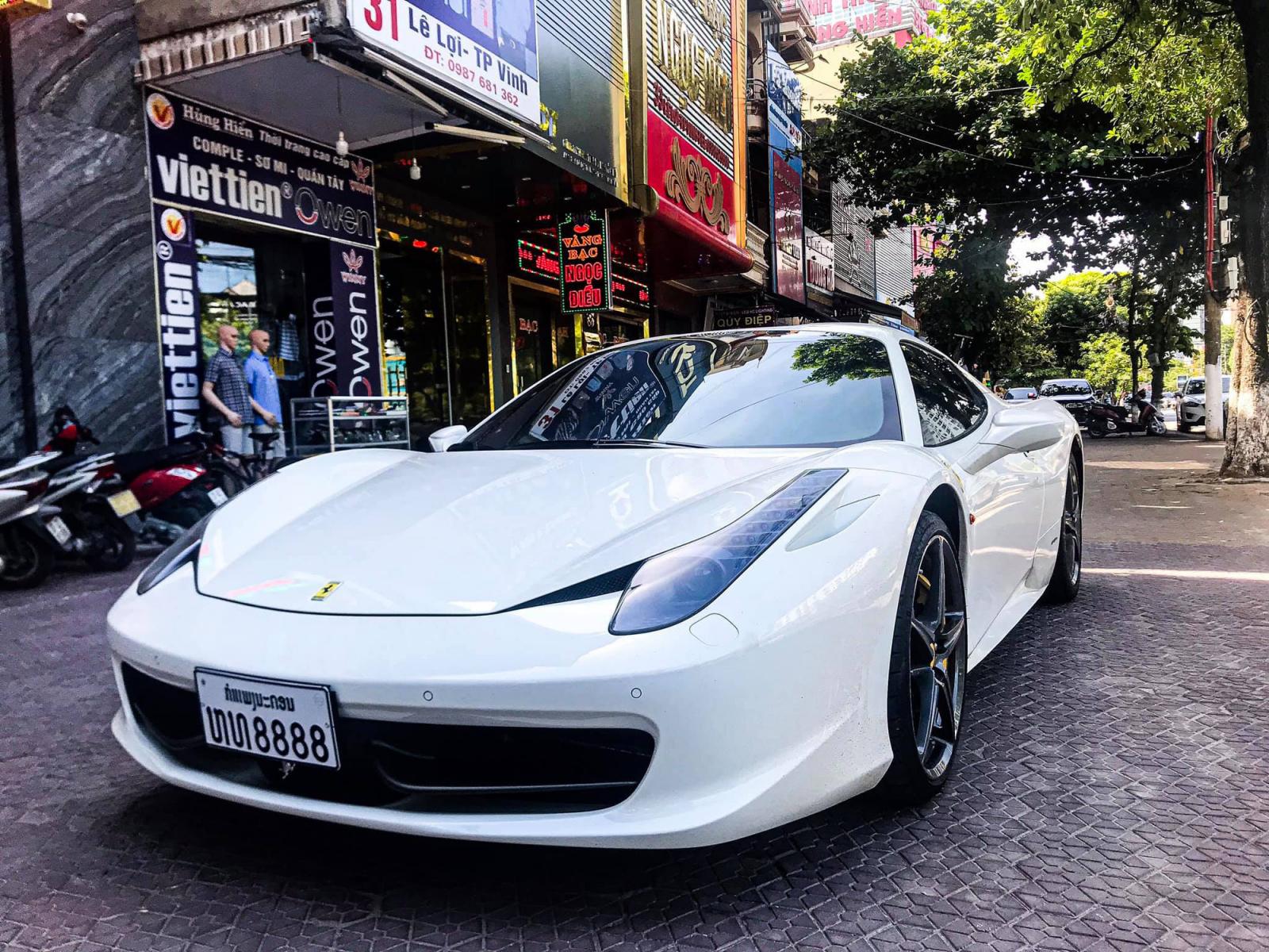 Ferrari 458 Spider thứ 2 khoác bộ cánh màu trắng 