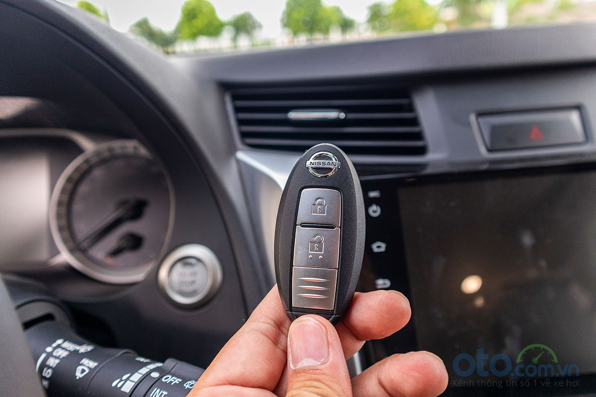 Đánh giá xe Nissan Terra 2019: Chìa khoá thông minh và khởi động nút bấm.