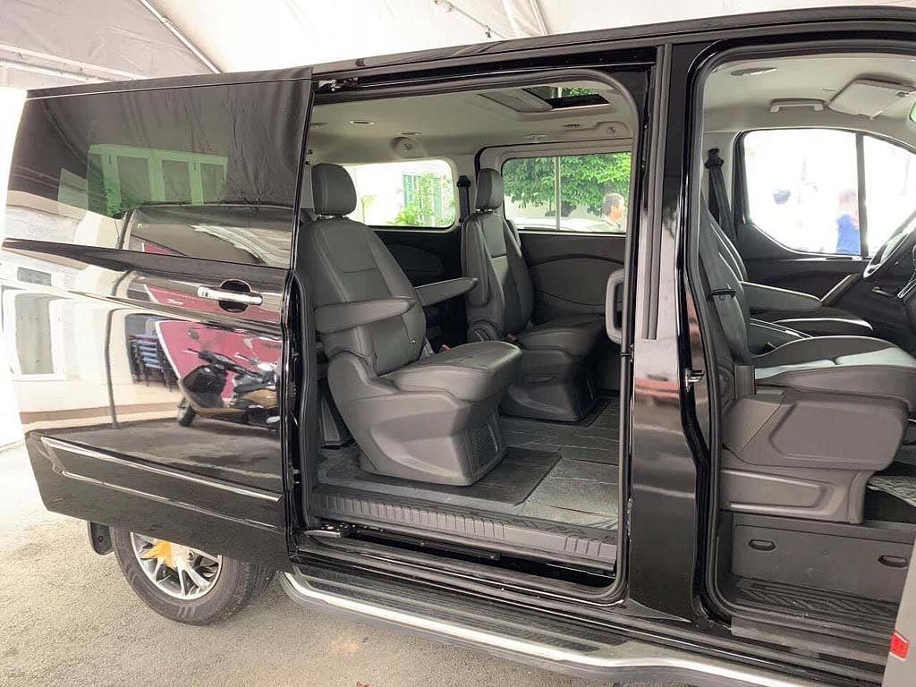 Khách Việt bắt đầu đặt cọc Ford Tourneo 2019 với giá từ 1 tỷ đồng a3