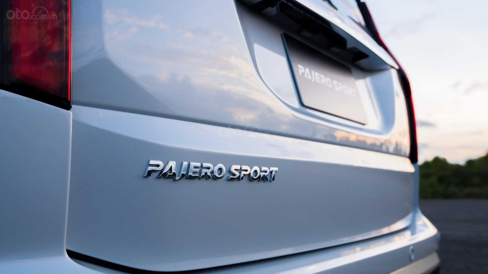 Nhìn nhanh điểm mới của Mitsubishi Pajero Sport 2020 so với bản cũ qua ảnh a15