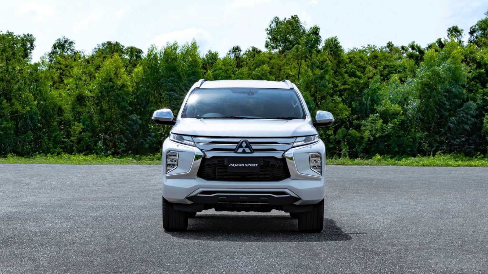 Nhìn nhanh điểm mới của Mitsubishi Pajero Sport 2020 so với bản cũ qua ảnh a1