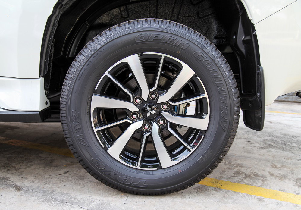 Nhìn nhanh điểm mới của Mitsubishi Pajero Sport 2020 so với bản cũ qua ảnh a10