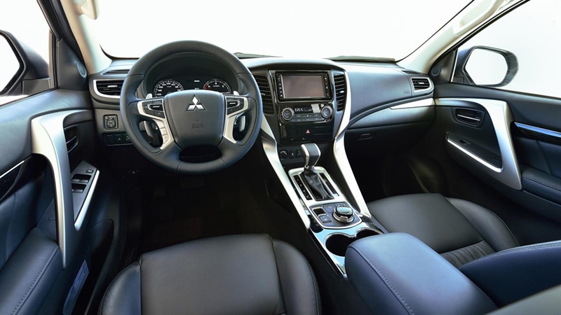 Nhìn nhanh điểm mới của Mitsubishi Pajero Sport 2020 so với bản cũ qua ảnh a18