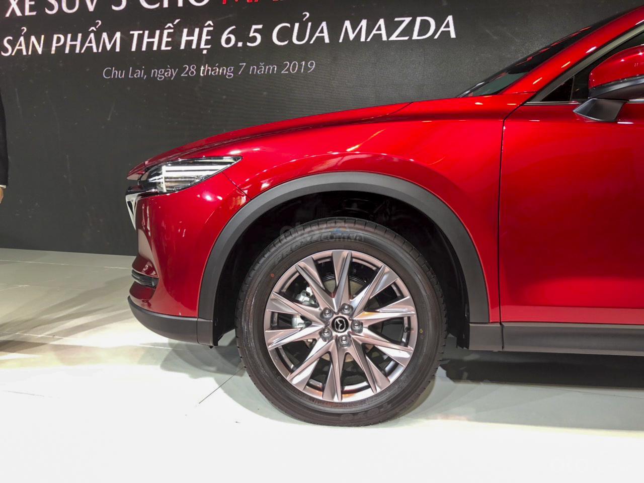 La-zăng trên Mazda CX-5 2019 tương tự như đàn anh CX-8.