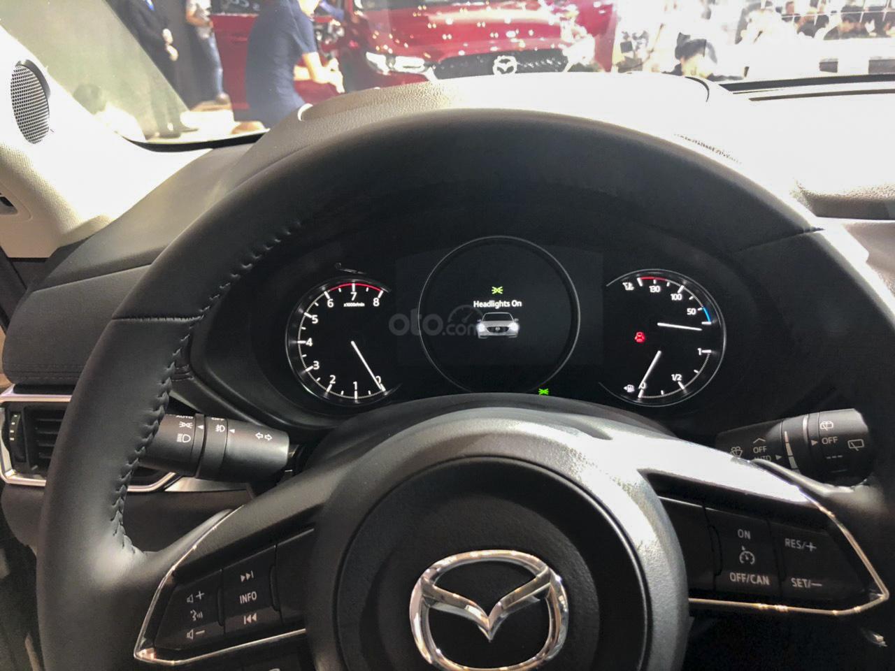 Bảng đồng hồ trên Mazda CX-5 2019 đã được làm mới hoàn toàn.