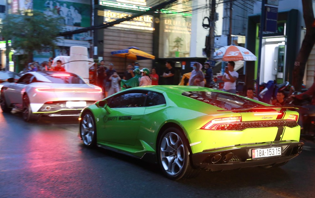 Soi dàn siêu xe Car Passion tại đám cưới Cường Đô La 12 Soi dàn siêu xe Car Passion tại đám cưới Cường Đô La a12
