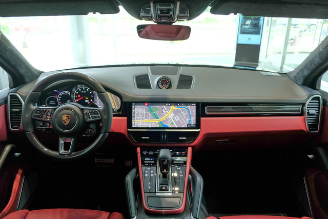 Porsche Cayenne Turbo thế hệ mới đầu tiên về nước giá 10 tỷ đồng kèm nhiều "đồ chơi" khủng a11