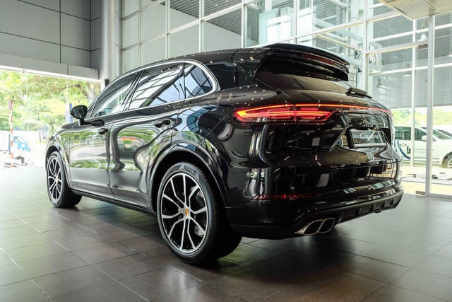 Porsche Cayenne Turbo thế hệ mới đầu tiên về nước giá 10 tỷ đồng kèm nhiều "đồ chơi" khủng a5