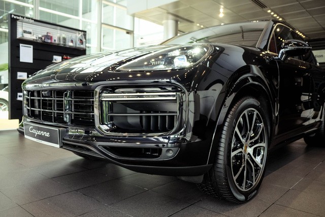 Porsche Cayenne Turbo thế hệ mới đầu tiên về nước giá 10 tỷ đồng kèm nhiều "đồ chơi" khủng a4