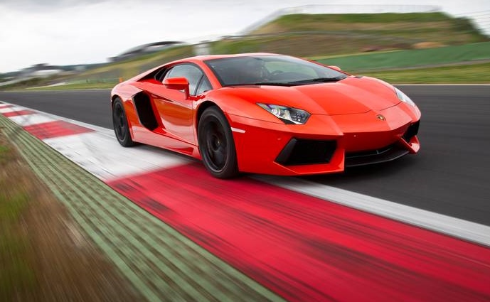 Lamborghini Aventador - 1 trong các dòng xe Lamborghini nổi bật nhất.
